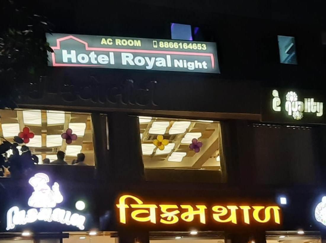 Hotel Royal Night Ахмедабад Екстер'єр фото